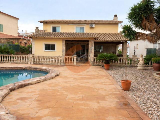 Casa chalet en Venta en Bellvei