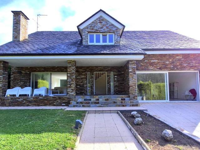 Casa chalet en Venta en Bergondo