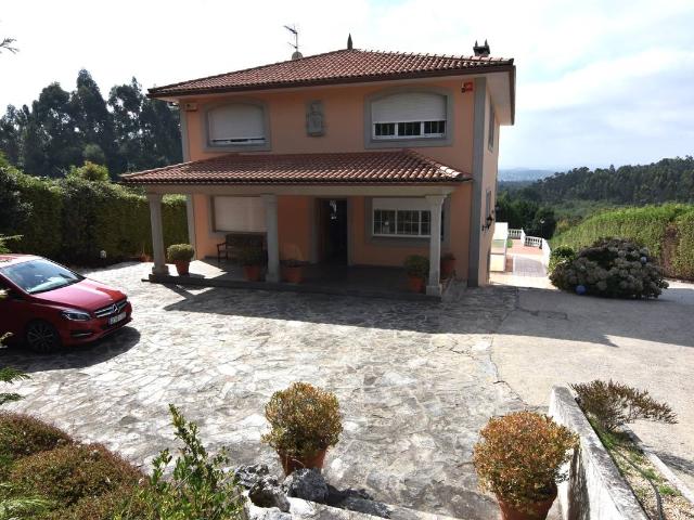 Casa chalet en Venta en Bergondo