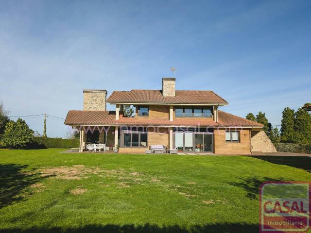 Casa chalet en Venta en Bernueces