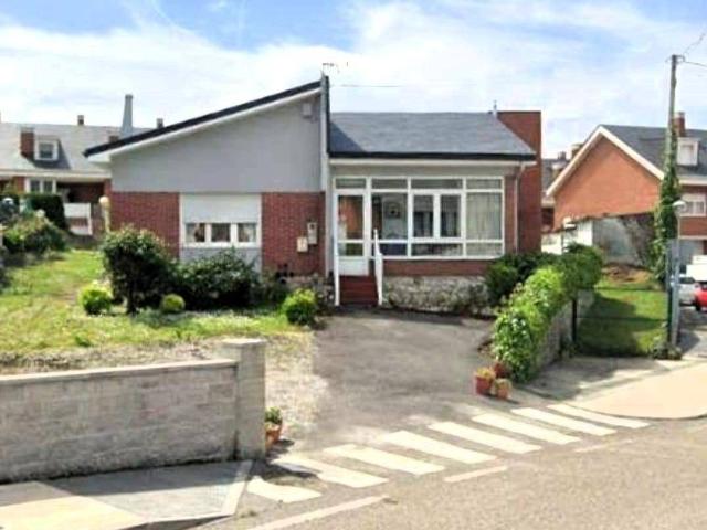 Casa chalet en Venta en Boo