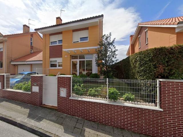 Casa chalet en Venta en Boo