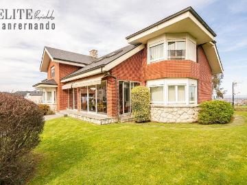 Casa chalet en Venta en Boo
