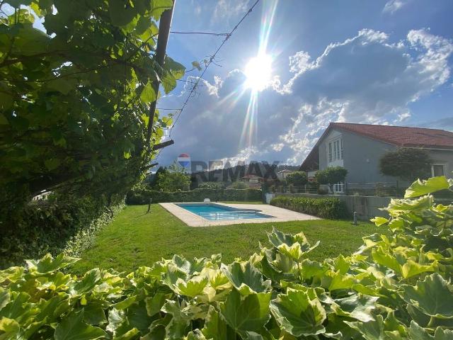 Casa chalet en Venta en Brión