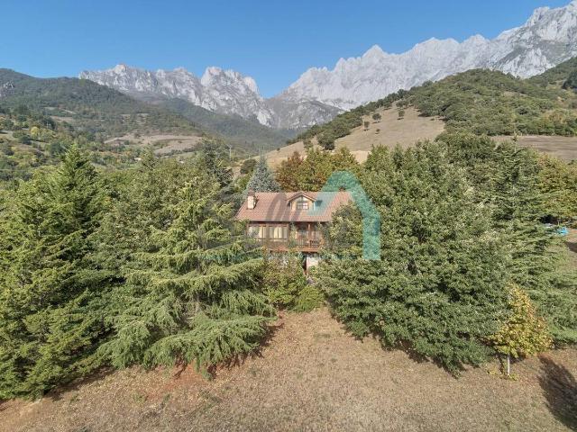 Casa chalet en Venta en Camaleño