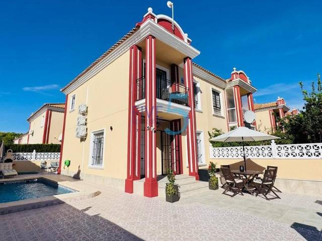 Casa chalet en Venta en Campoamor