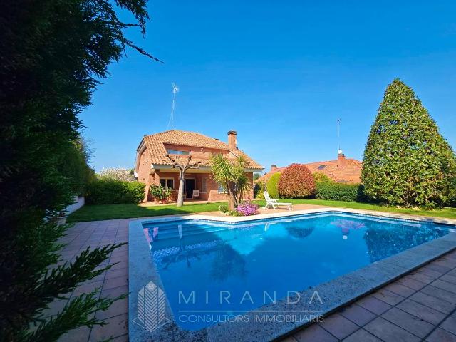 Casa chalet en Venta en Canovelles