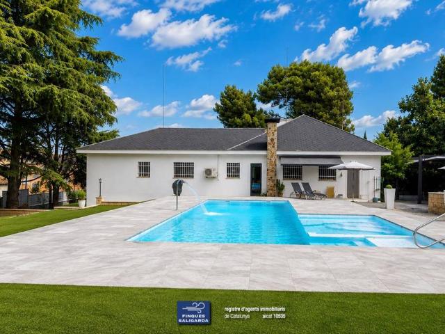 Casa chalet en Venta en Canovelles