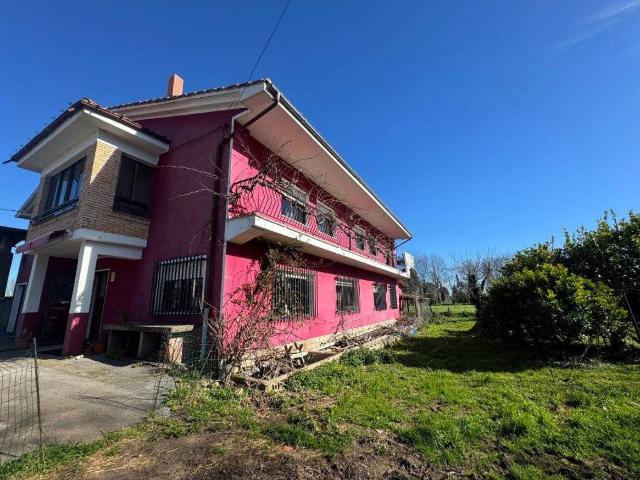 Casa chalet en Venta en Cabezón de la Sal