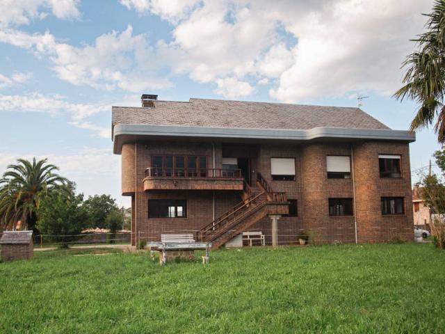 Casa chalet en Venta en Cabezón de la Sal