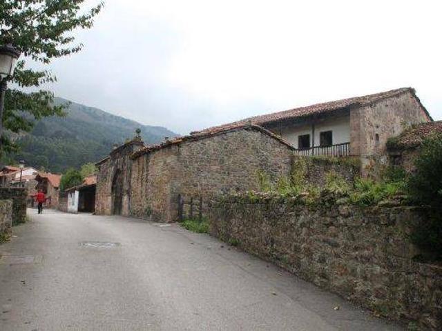 Casa chalet en Venta en Cabezón de la Sal