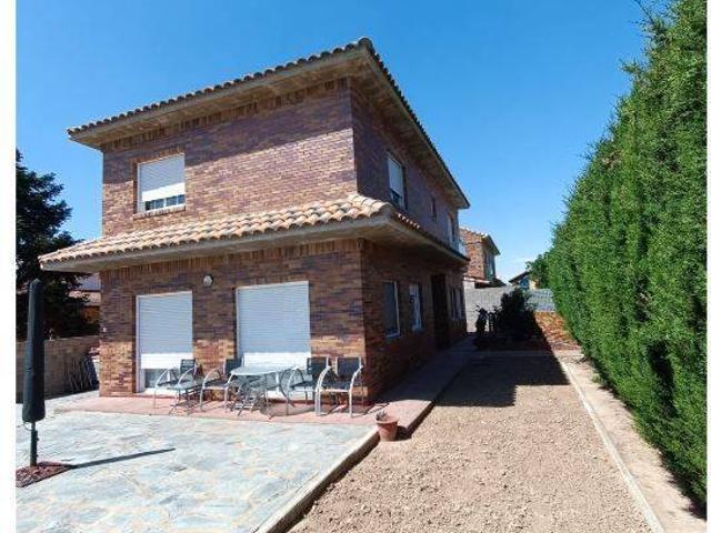 Casa chalet en Venta en Cadrete
