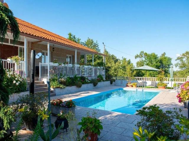 Casa chalet en Venta en Carballeda de Avia