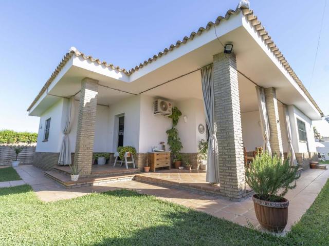 Casa chalet en Venta en Carmona