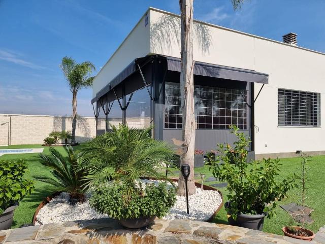 Casa chalet en Venta en Carmona
