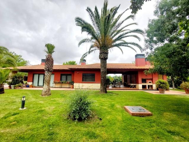 Casa chalet en Venta en Carretera de Sevilla Los Montitos