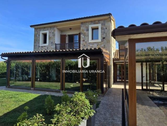 Casa chalet en Venta en Castanedo