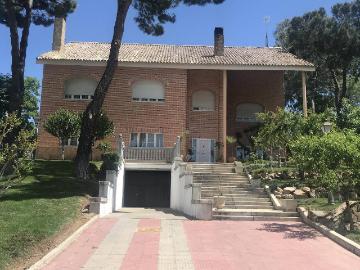 Avenida Principe de Asturias, Madrid, Pinares Llanos