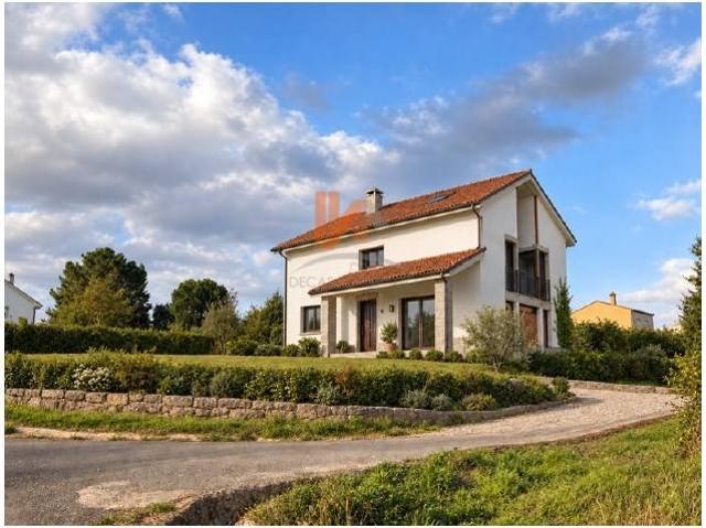 Casa chalet en Venta en Castiñeiriño Cruceiro de Sar