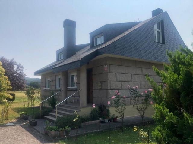 Casa chalet en Venta en Castro Caldelas