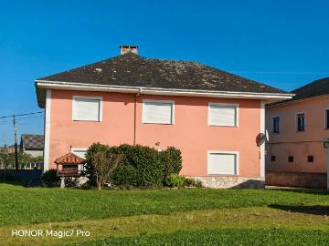 Casa chalet en Venta en Castropol