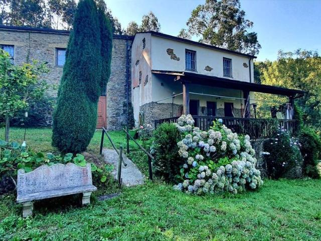 Casa chalet en Venta en Castropol