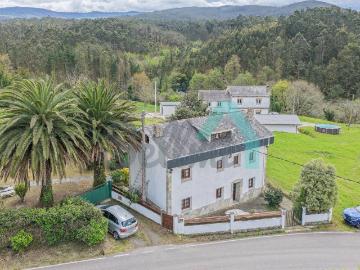 Casa chalet en Venta en Castropol