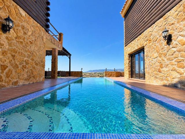 Casa chalet en Venta en Castril
