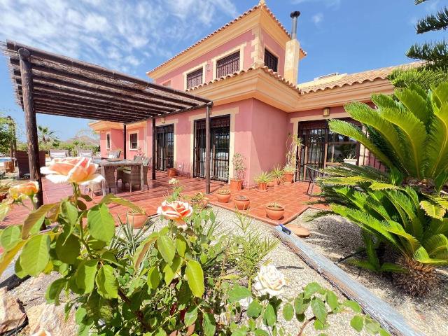 Casa chalet en Venta en Casco Antiguo