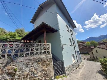 Casa chalet en Venta en Caso