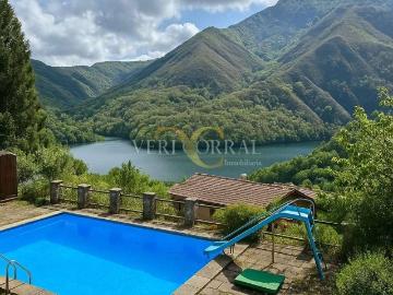 Casa chalet en Venta en Caso