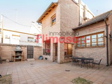 Villa en venta en Avenida Principe de Asturias, Madrid - Chimenea