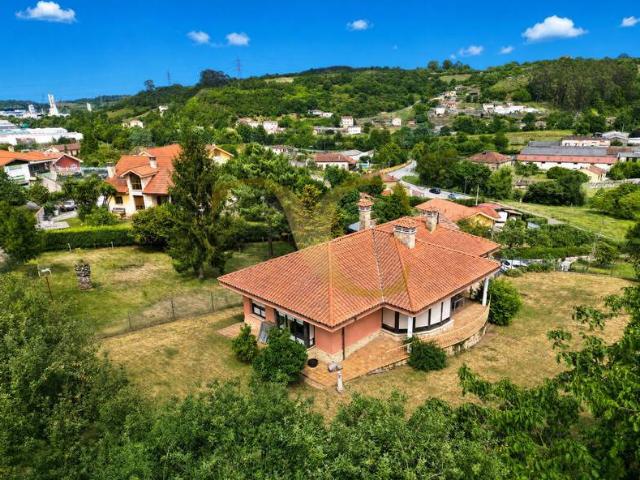 Casa chalet en Venta en Cenero