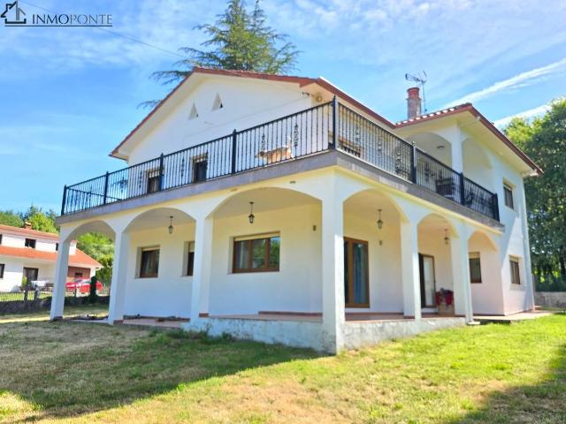Casa chalet en Venta en Cerdedo