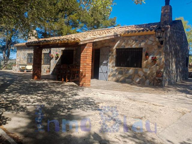 Casa chalet en Venta en Confrides