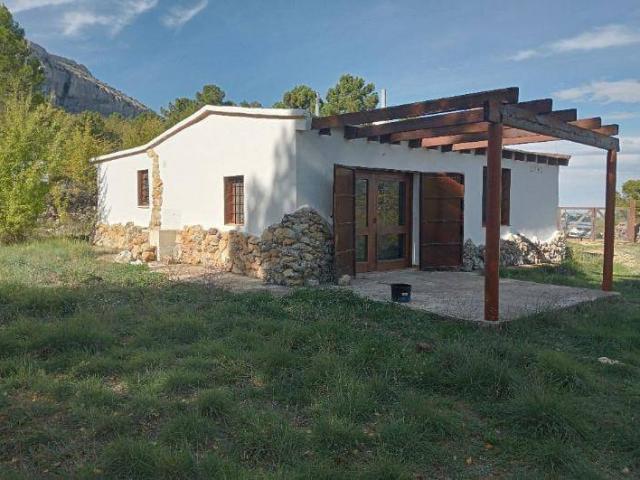 Casa chalet en Venta en Confrides