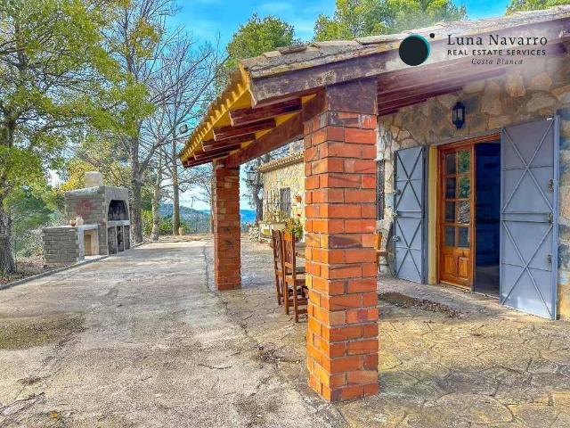 Casa chalet en Venta en Confrides
