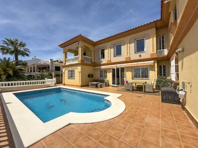 Casa chalet en Venta en Coín