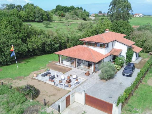 Casa chalet en Venta en Colunga