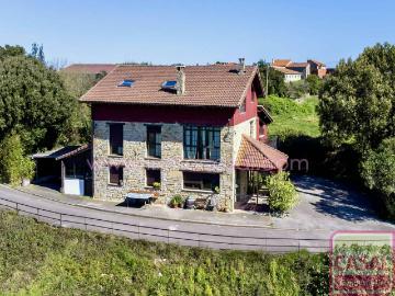 Casa chalet en Venta en Colunga