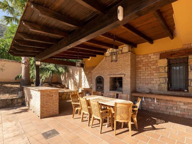 Casa chalet en Venta en Colomera