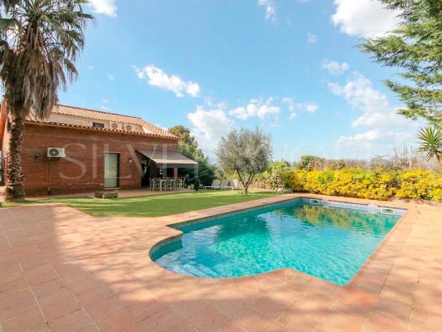 Casa chalet en Venta en Corbera de Llobregat