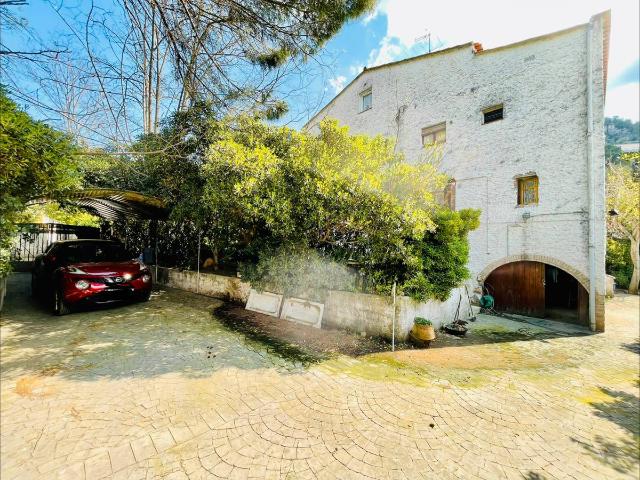 Casa chalet en Venta en Corbera de Llobregat