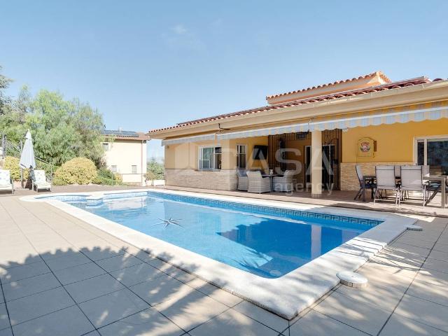 Casa chalet en Venta en Corbera de Llobregat