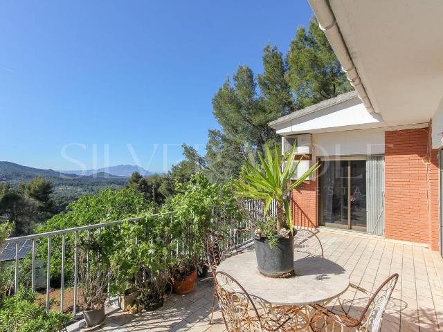 Casa chalet en Venta en Corbera de Llobregat