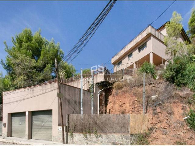 Casa chalet en Venta en Corbera de Llobregat