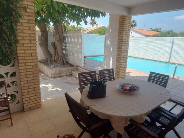 Casa chalet en Venta en Corinto Almarda