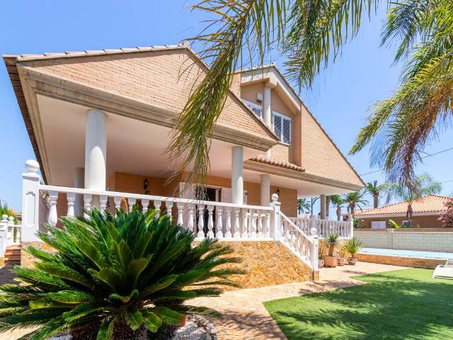 Casa chalet en Venta en Corinto Almarda