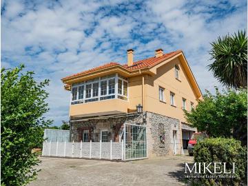 Casa chalet en Venta en Cueto