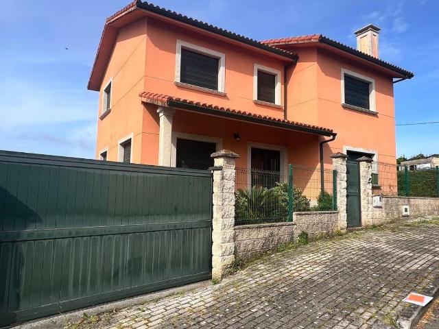 Casa chalet en Venta en Dexo Lorbé